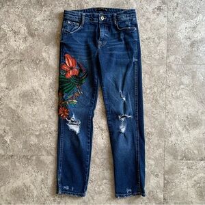 Zara Trafaluc Embroidered Jeans Size 4